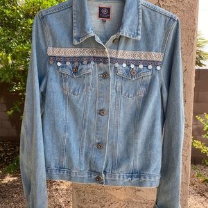 Free shipping-Denim jacket. Juniors Med. Like new!